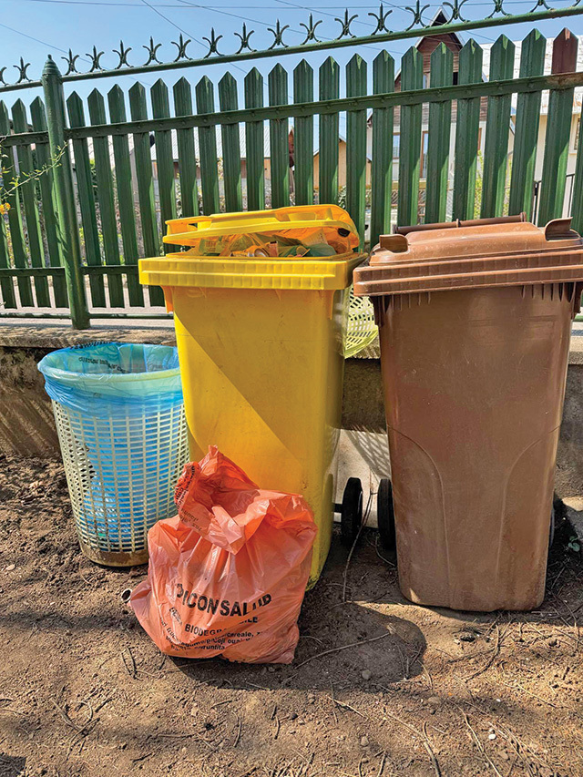 Pagina verde. Apare un nou coş pentru colectarea selectivă: cel pentru biodeşeuri. „Am primit de la compania de salubrizare saci speciali pentru deşeurile biodegradabile“