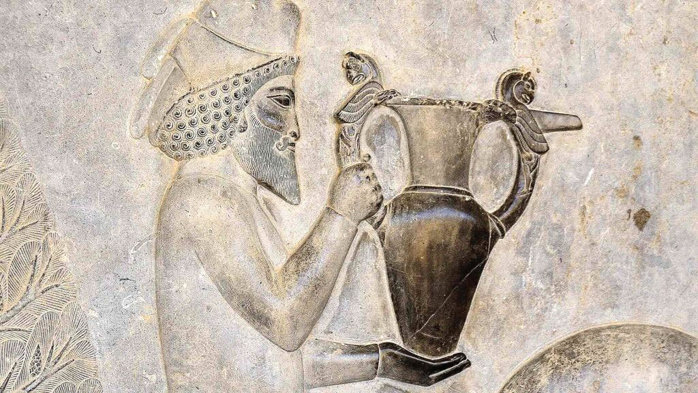 Iranul, trecut glorios, prezent în flăcări, viitor incert. Cândva, vinul iranian era magnific. Acum stafidele iraniene sunt celebre. România este cel mai mare consumator de stafide din UE
