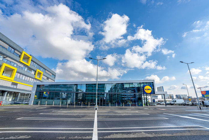 Nemţii de la Lidl, liderul comerţului local, şi-au majorat afacerile din România cu 10% anul trecut, în ritm cu inflaţia, un semnal prost pentru evoluţia consumului