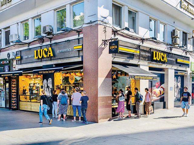 Luca, liderul pieţei de covrigării din România, a depăşit pragul de 200 de simigerii în România şi Polonia, toate operate direct. Compania anunţă că a investit 2 milioane de euro în aparatura necesară pentru încălzirea sandvişurilor