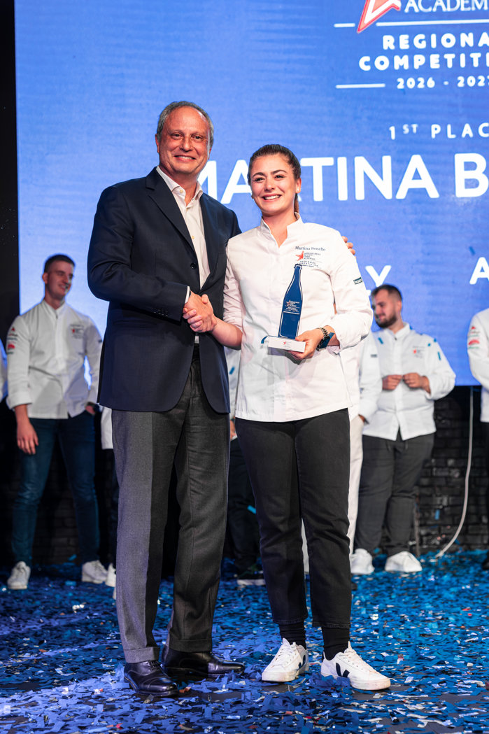 Martina Bonello, din Malta, a fost desemnată, la Bucureşti, câştigătoarea finalei regionale a competiţiei S.Pellegrino Young Chef Academy, cu preparatul ” Ecouri din Malta: iepure, creveţi şi plante aromatice sălbatice”