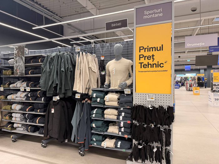 Cum se vede scăderea puterii de cumpărare în business-ul marilor retaileri? Decathlon estimează o creştere de 20% a vânzărilor gamei de mărci private cu preţuri mici, dar produse specializate, Primul Preţ Tehnic