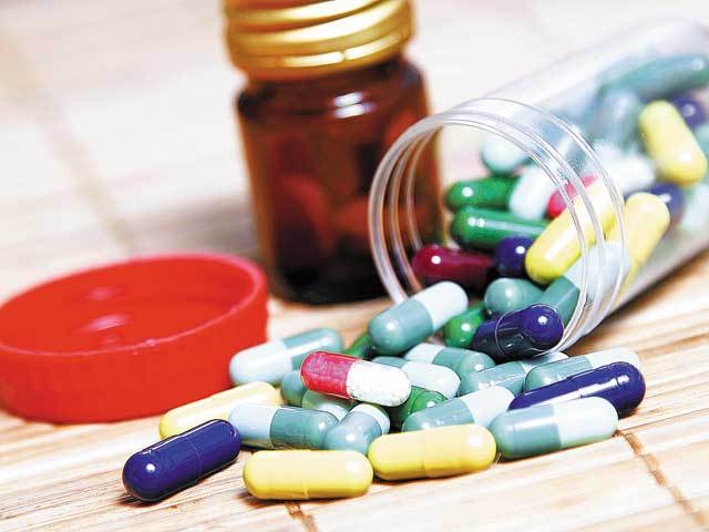Primii patru producători de medicamente îşi „adjudecă“ un sfert din piaţa farma