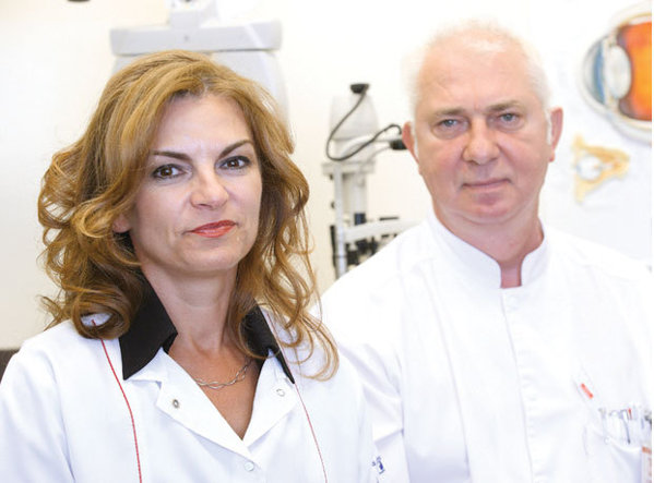 O familie de medici oftalmologi face milioane de euro din consultaţii şi operaţii la ochi