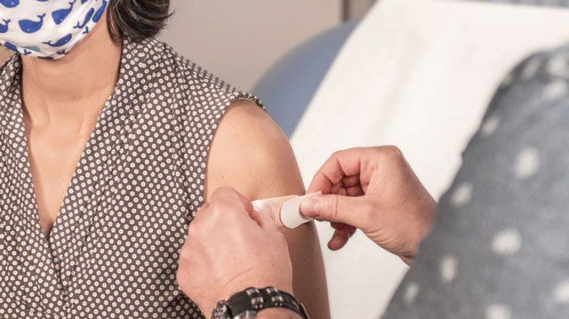 Vaccinarea anti HPV, virusul care duce la cancer de col uterin, în linie dreaptă la medicii de familie: „Administrăm de la un an la altul un număr dublu de doze, este ca un bulgăre de zăpadă”