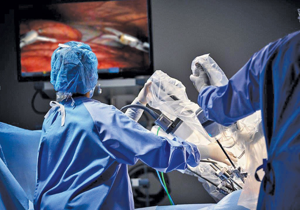 Cerere în creştere pentru intervenţiile chirurgicale cu robotul  da Vinci: 1.500 de operaţii anul trecut, în creştere cu 20% faţă de anul anterior. Privaţii au investit în noi centre cu robotul da Vinci