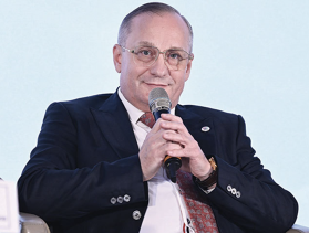 Dr. Cosmin-Dinu Alexandrescu, preşedintele Asociaţiei Profesionale a Medicilor de Ambulatoriu (APMA): „La 15 km de centrele universitare se simte deşertul medical. Sunt pacienţi care nu au unde să meargă la medic“