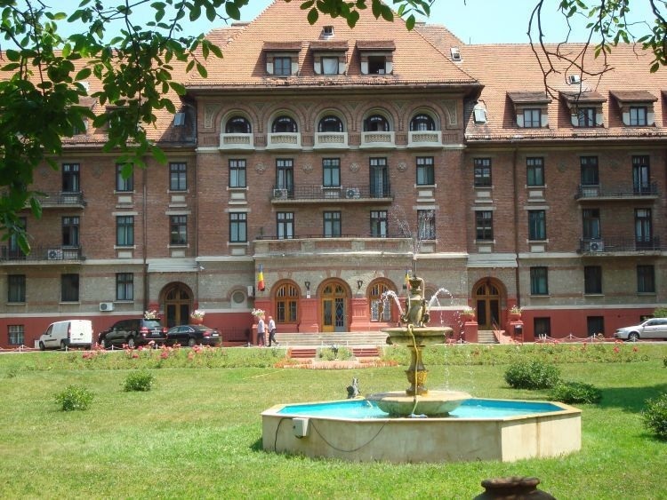 Hotelul Triumf, care stă pe unul dintre cele mai valoroase terenuri din Bucureşti, scos din nou la vânzare, cu o reducere de 13 mil. euro