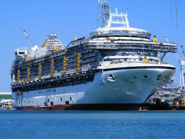 Portul Constanţa, clasat pe primul loc ca destinaţie de croazieră din Marea Neagră