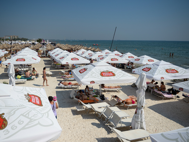 Camerele de hotel se scumpesc de miercuri pe litoralul românesc