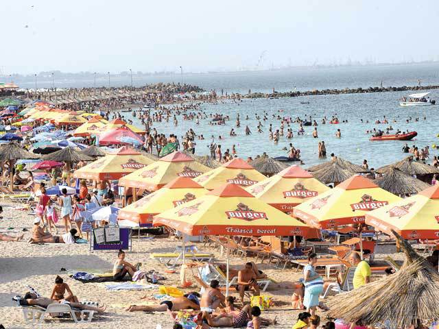 „Abia acum a venit vacanţa“. Cel mai aglomerat weekend de pe litoral a generat încasări de 12 mil. €