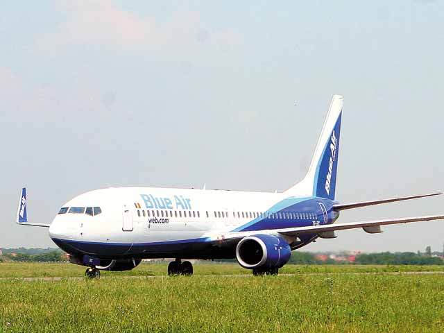 Blue Air:O grevă a controlorilor de trafic aerian ar aduce companiei pierderi de sute de mii de euro