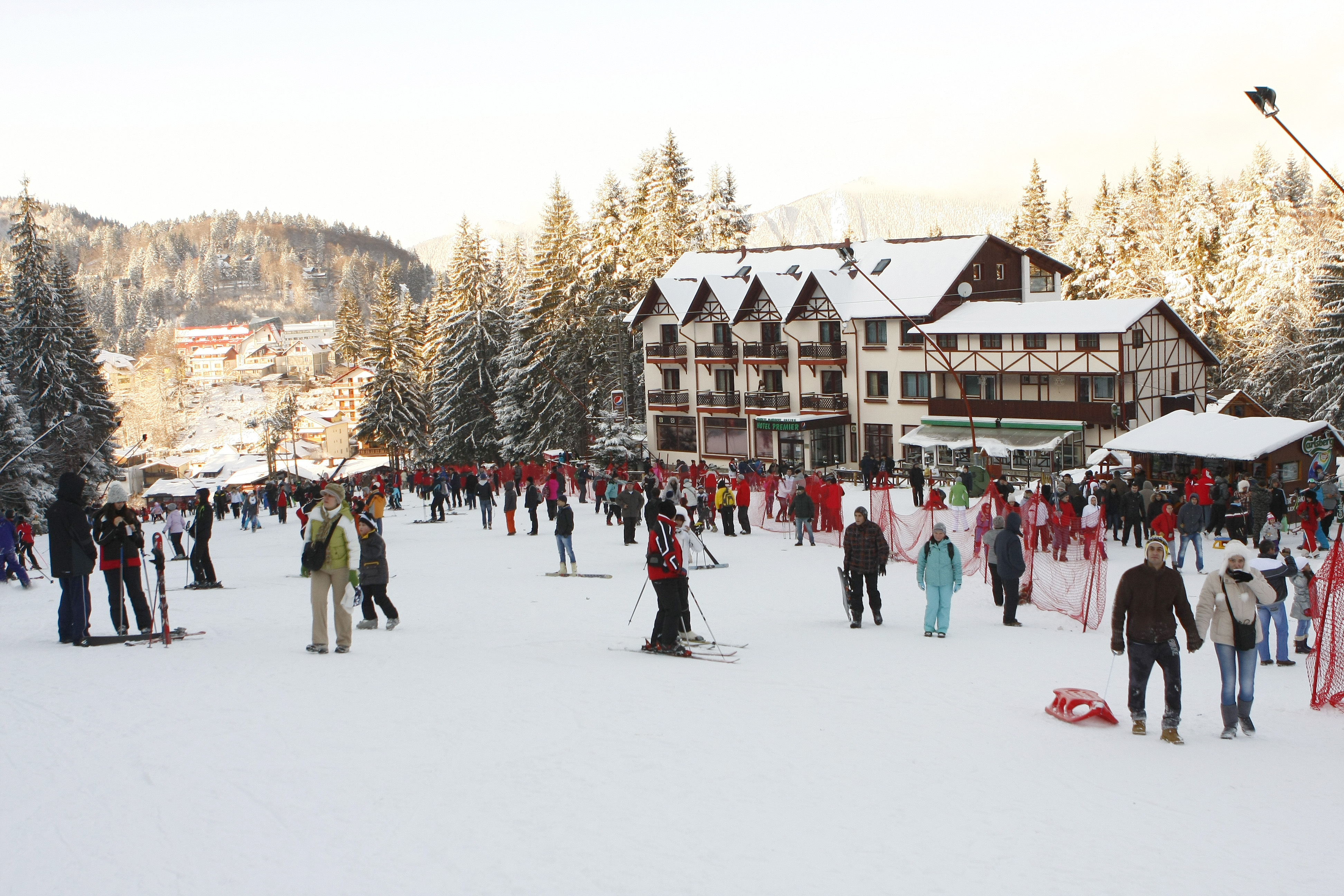 Începe sezonul de schi. Infrastructura de schi din România: 187 de pârtii cu o lungime de 162 de kilometri. Nicio investiţie publică nu s-a mai făcut în domeniul schiabil de trei ani