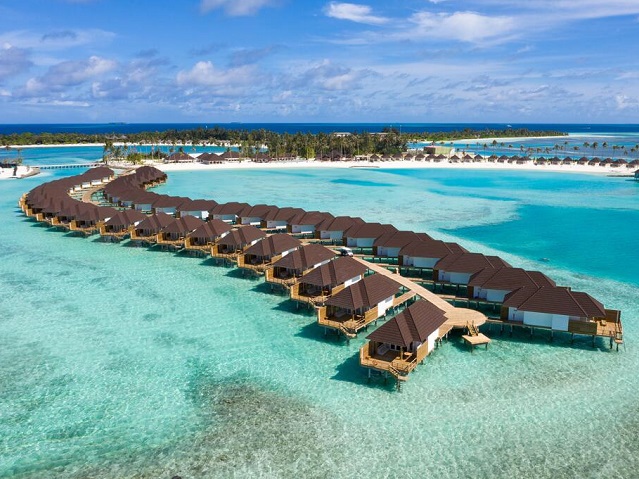România depăşeşte cele mai bogate ţări din lume la numărul de turişti trimişi în Maldive. În primele zece zile din ianuarie 2021 aproape 1.500 de turişti români au sosit în Maldive, adică 4,7% din totalul vizitatorilor străini