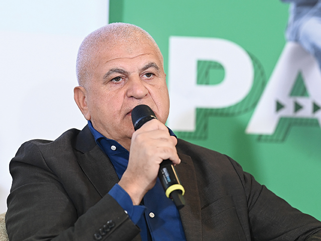 Aurelian Marin, proprietarul agenţiei de turism Paradis...