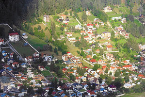 Pensiune la munte, caut turişti. Valea Prahovei atrage investitori care ridică noi unităţi de cazare, dar numărul turiştilor scade