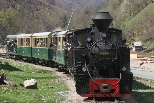Tren cu abur pentru turişti între Teaca şi Râciu, după 20 ani în care linia a fost închisă