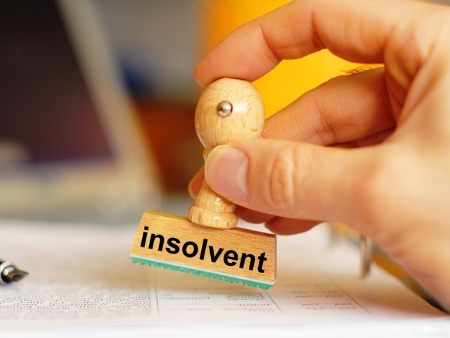 Numărul firmelor intrate în insolvenţă a scăzut anul trecut cu 50%