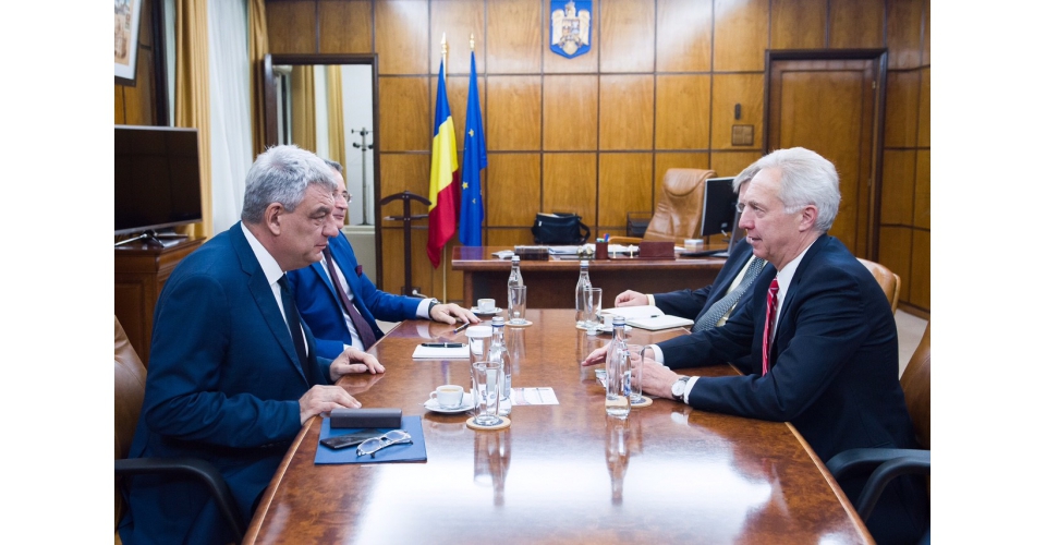 Premierul Mihai Tudose se întâlneşte cu ambasadorul SUA în România în condiţiile în care săptămâna trecută organizaţia investitorilor americani, Amcham, a criticat programul economic al noului Executiv 