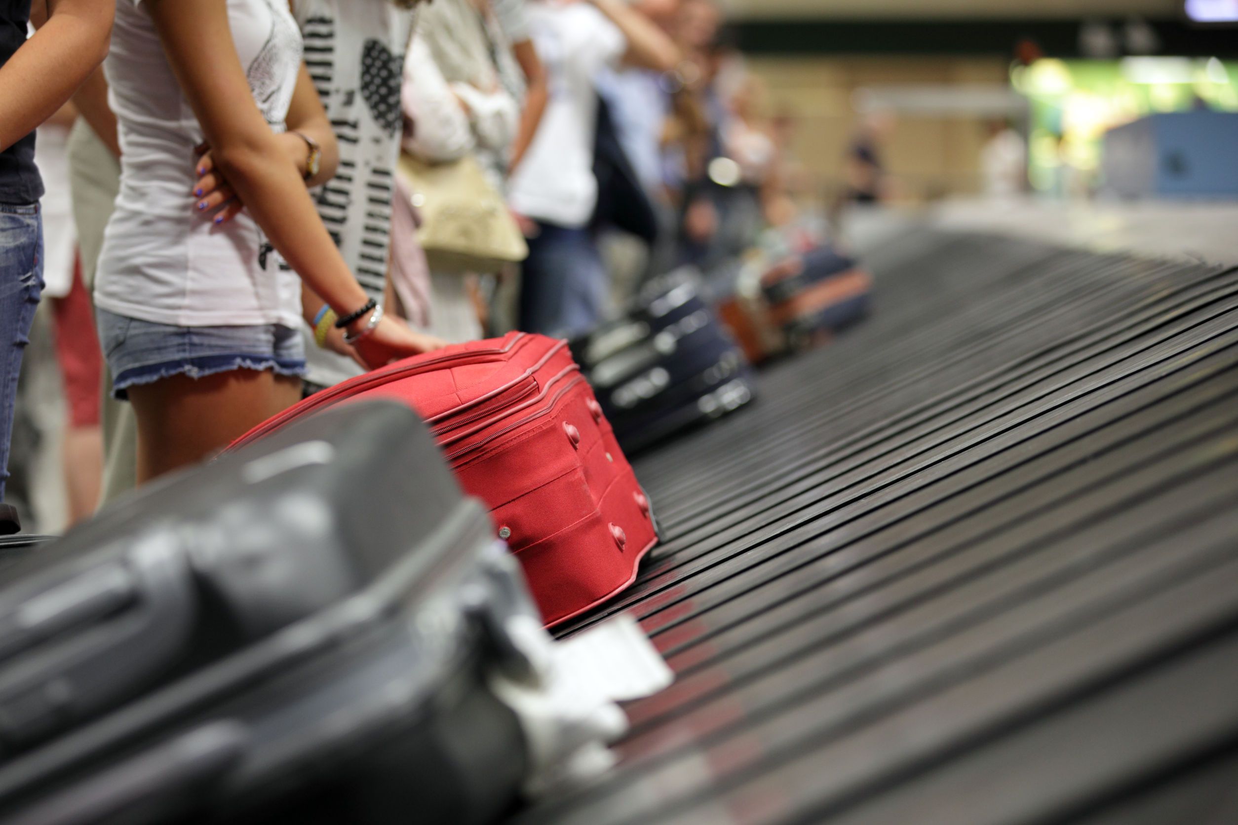 Pasageri blocaţi pe Aeroportul Craiova, unde aeronavele nu pot ateriza