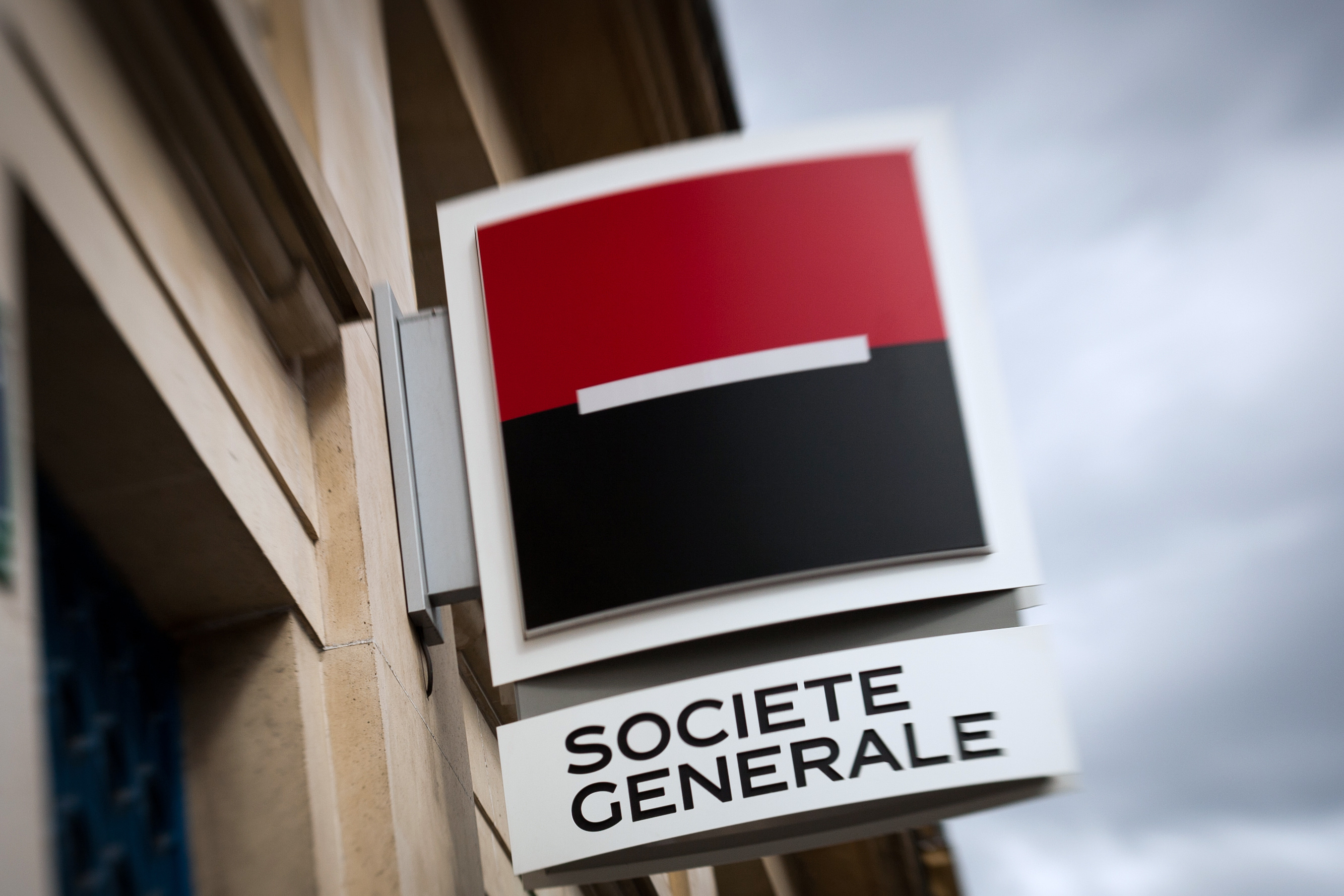 Société Générale va închide 300 de sucursale şi va reduce 900 de locuri de muncă în Franţa