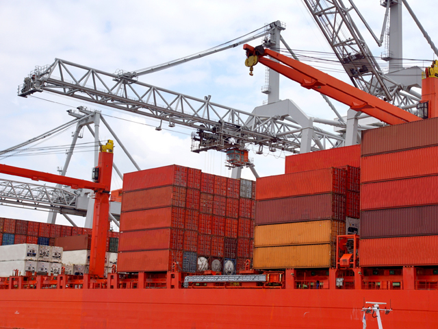 Aglomeraţie în porturile româneşti: Traficul de mărfuri a crescut cu peste 15%