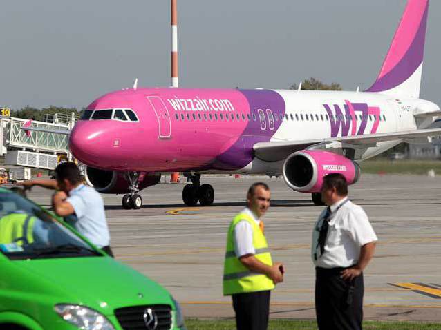 Cât de sigure sunt avioanele cu care călătorim? O simplă inspecţie tehnică neprevăzută a blocat la sol patru zboruri Wizz Air. Cel puţin 1.000 de persoane sunt afectate