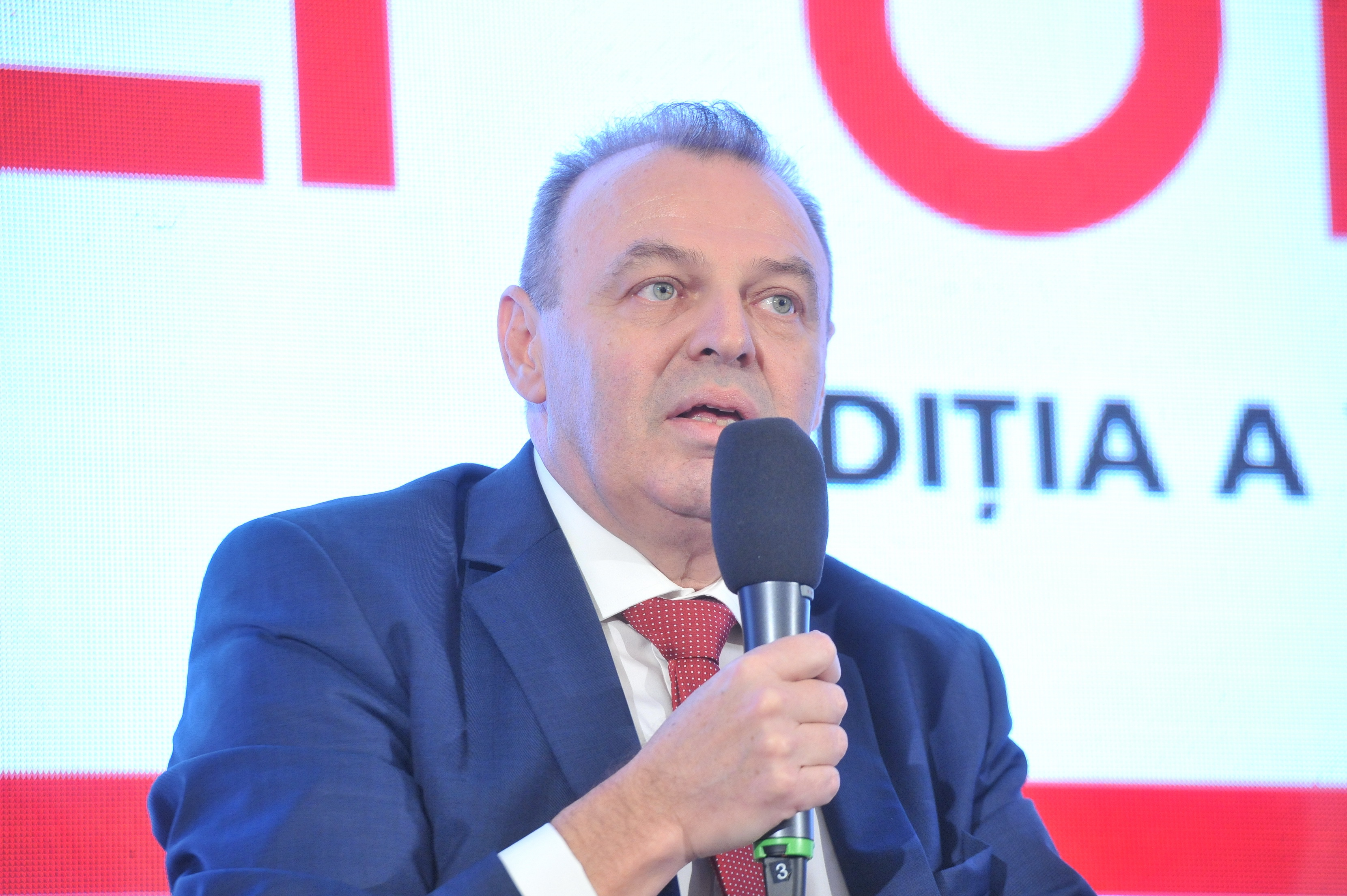 Lucian Şova, ministrul Transporturilor, vrea să grăbească construcţia de autostrăzi: Vom aplica penalităţi de întârziere antreprenorilor care se ocupă de proiecte