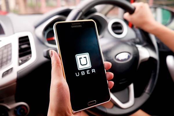 Uber lansează în România o nouă aplicaţie, care va fi disponibilă în patru oraşe din ţară