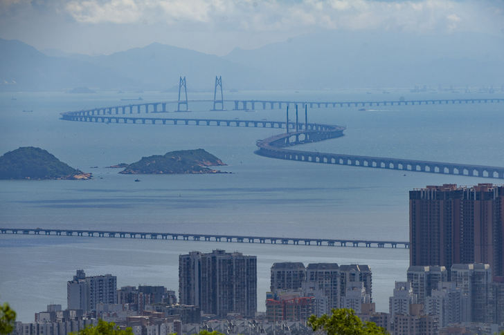 A fost inaugurat cel mai mare pod din lume în China. FOTO