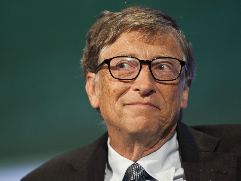 „Copilul” lui Bill Gates sparge bariera de 1.000 miliarde dolari pe bursă: Acţiunile Microsoft ating recordul istoric pe fondul businessului de cloud 