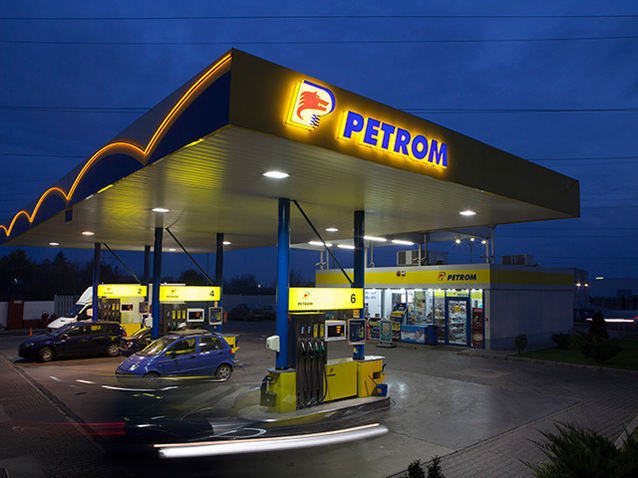 Magazinele din benzinăriile Petrom vor funcţiona în parteneriat cu Auchan