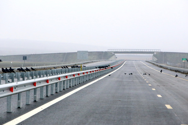 Cum se va circula pe noul lot de autostradă proaspăt-deschis: limitări de viteză între 50 şi 80 km/h 