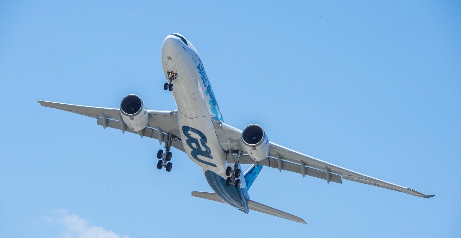 Schimbări la vârf: Airbus a devenit cel mai mare producător de avioane din lume, depăşind Boeing pentru prima dată din 2011