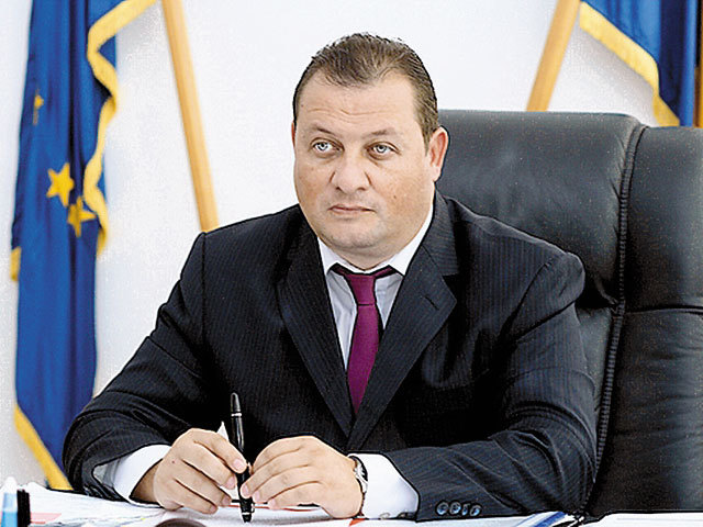 Schimbări la RAR: George Dincă a demisionat din funcţia de director general al Registrului Auto Român, fiind înlocuit de Radian Tufă, fost secretar de stat în Ministerul Transporturilor