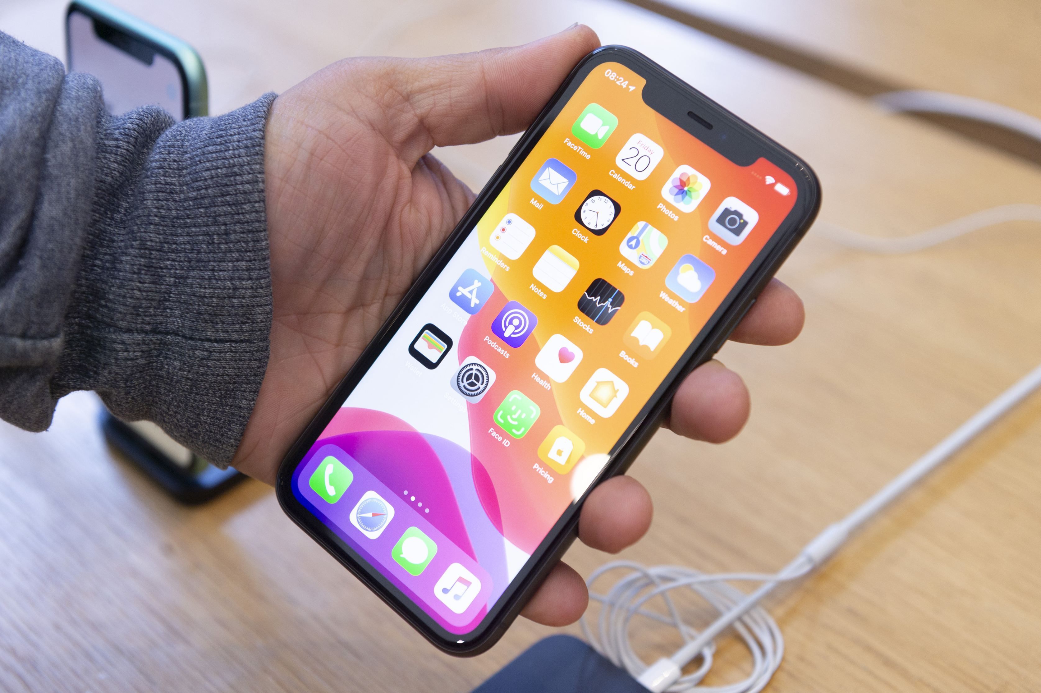 Apple a primit o amendă de 27 milioane de dolari în Franţa pentru că a încetinit intenţionat performanţele iPhone-urilor mai vechi fără a le transmite utilizatorilor