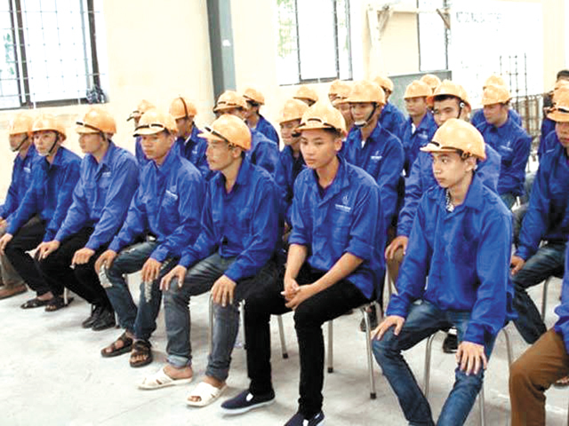 21 de muncitori din Sri Lanka, angajaţi la o fabrică de confecţii din Focşani, au COVID-19