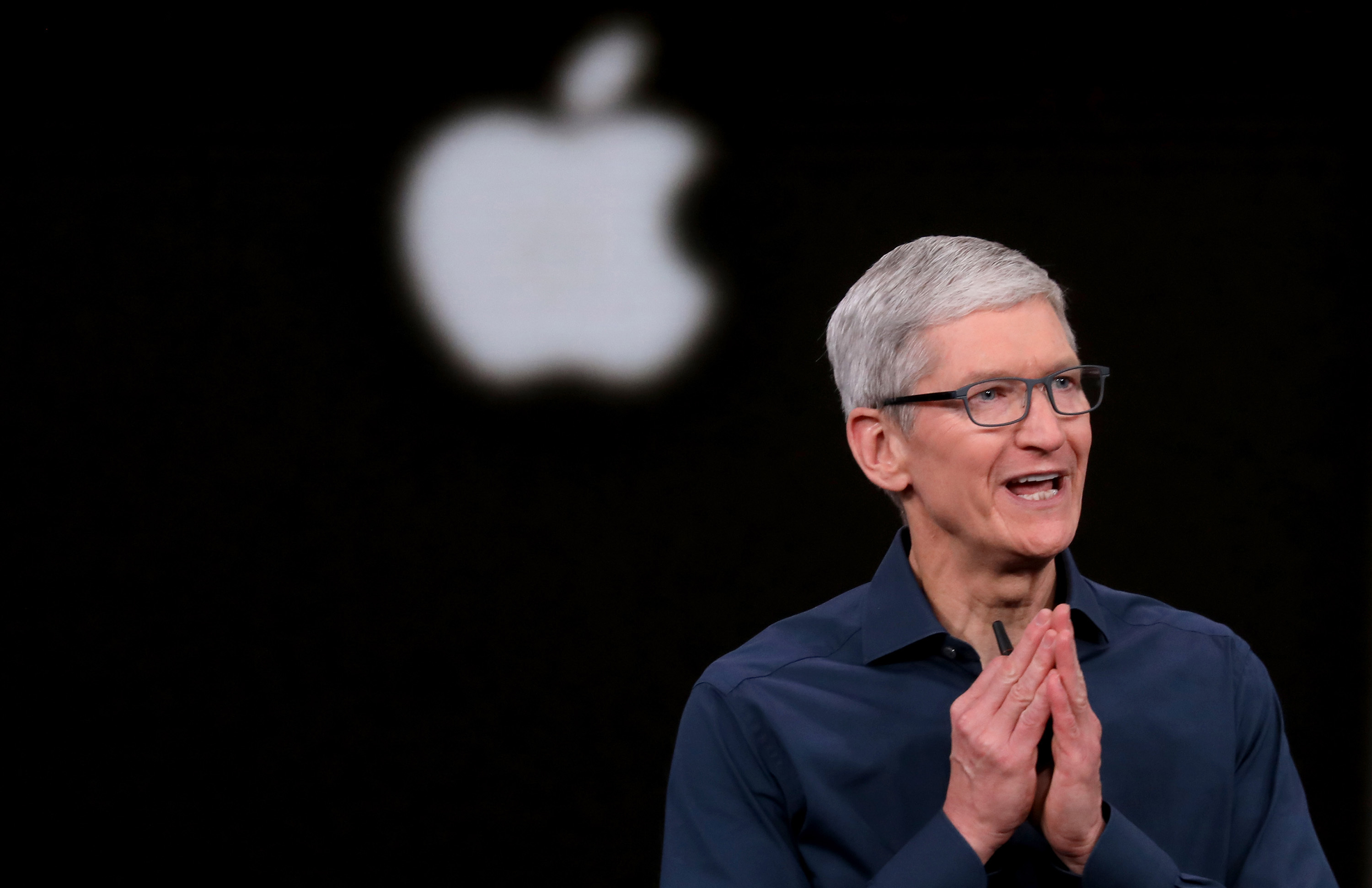 Gigantul Apple sparge toate topurile: Capitalizarea de piaţă a companiei a depăşit două trilioane de dolari, devenind astfel cel mai valoros business din lume