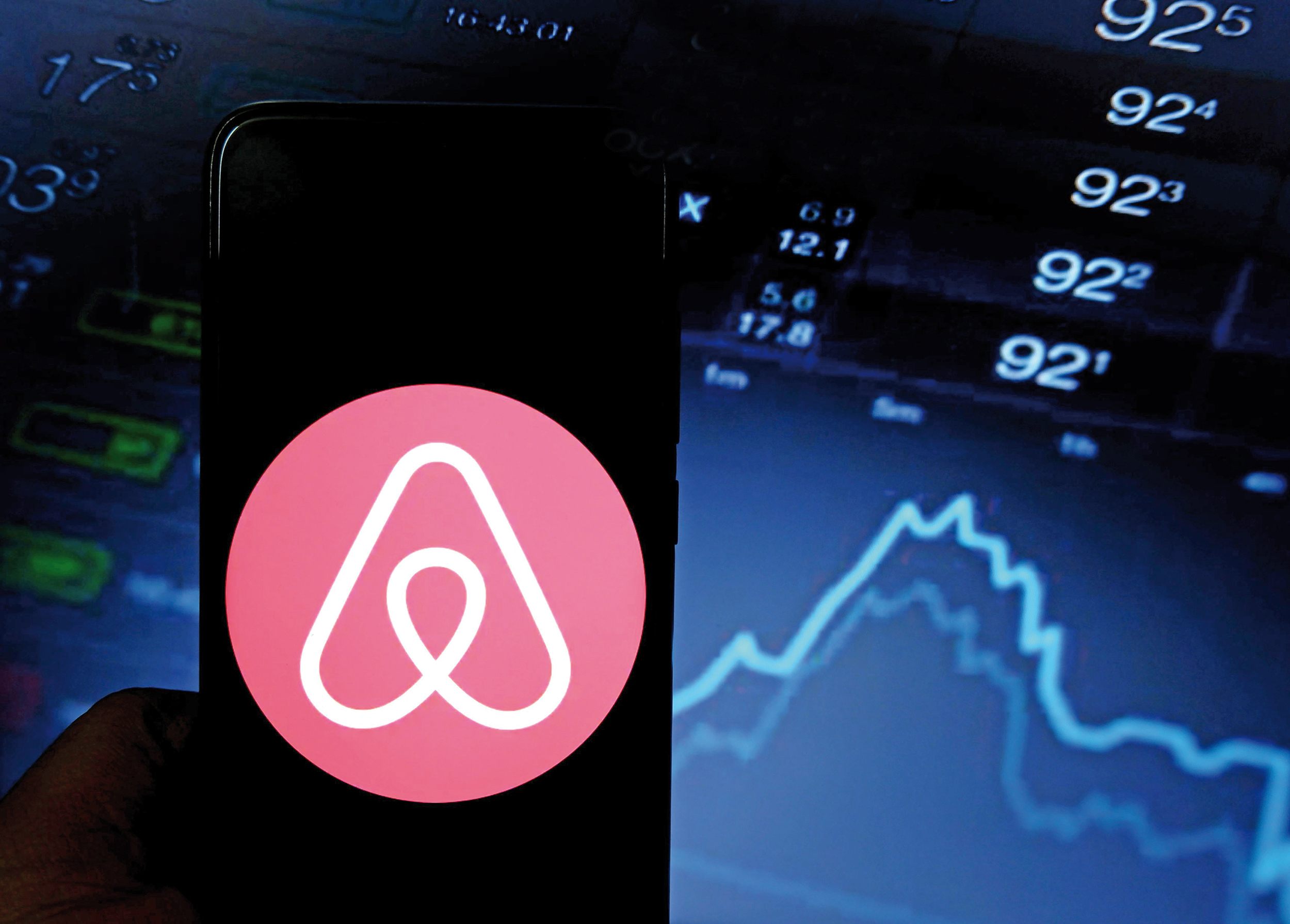 Investitorii aruncă cu bani: celebra platformă Airbnb a fost cotată la 101,6 mld. dolari, cel mai mare IPO din 2020 din SUA