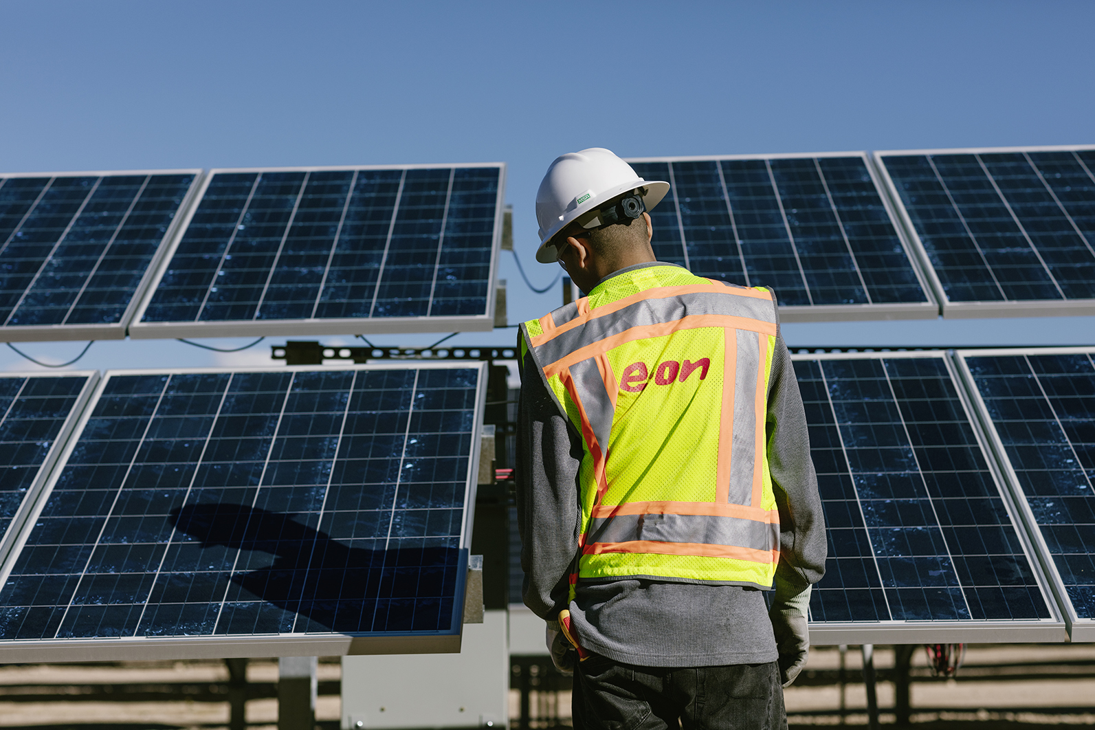 E.ON Energie: Peste 100 de firme şi-au redus facturile la energie cu până la 30% devenind prosumatori
