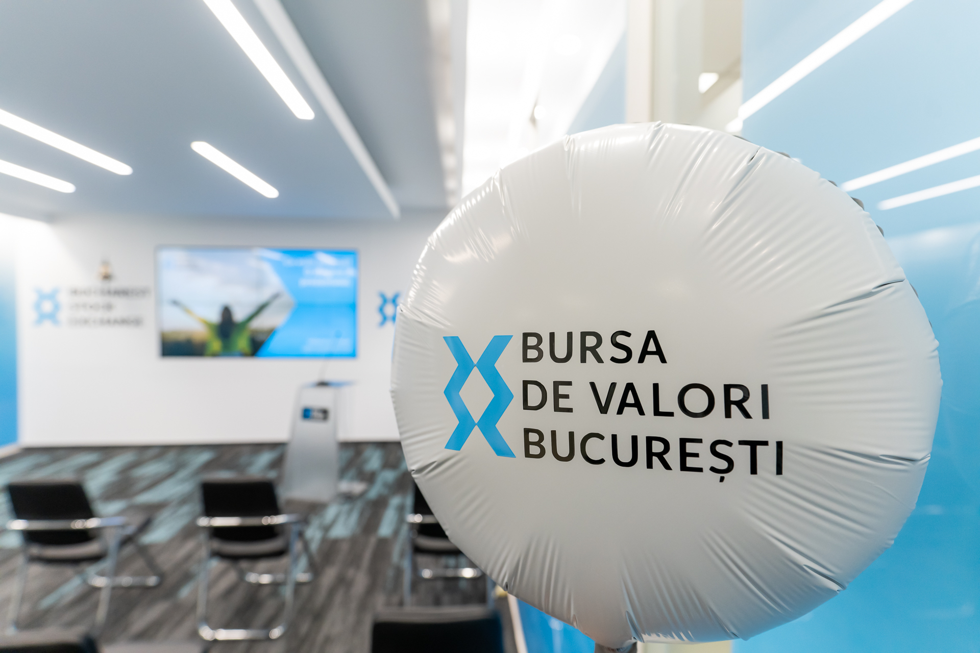 Cât câştigă şefii companiilor listate la Bursa de Valori Bucureşti: salariile directorilor pornesc de la 1.200 de euro pe lună şi pot ajunge până la 36.500 de euro pe lună