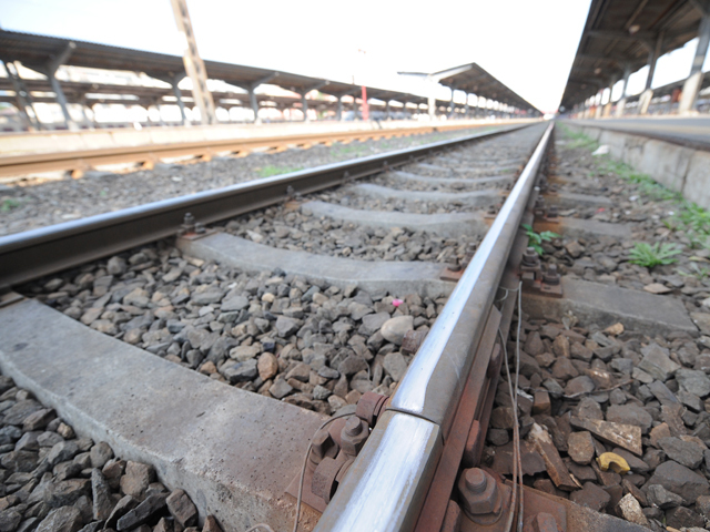 Un nou proiect de infrastructură intră în linie dreaptă: CFR a semnat contractul de modernizare a căii ferate Timişoara Est-Ronaţ Triaj, în valoare de 1,44 mld. lei, finanţat prin PNRR