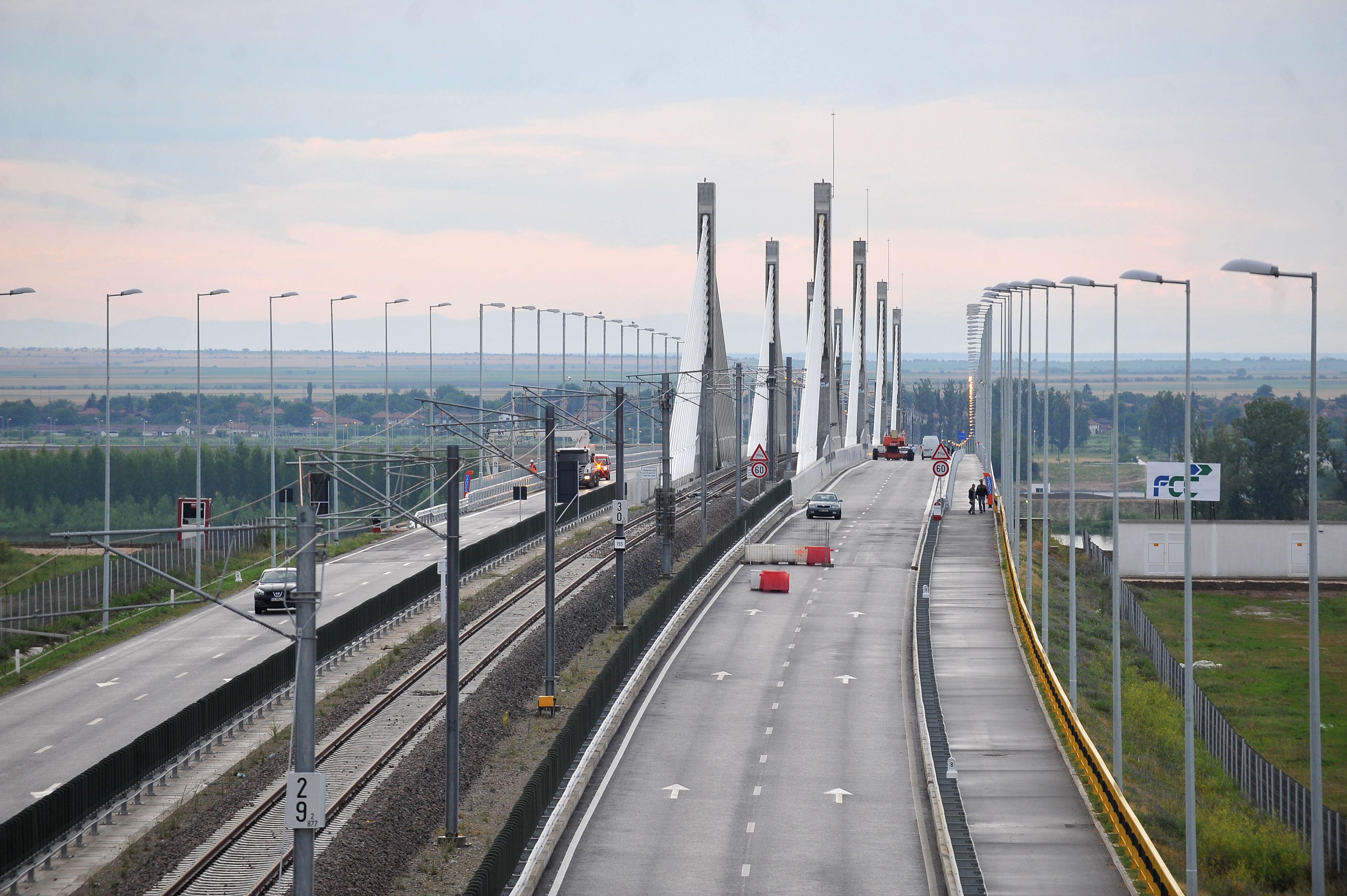 CNAIR: Constructorul podului suspendat peste Dunăre de la Brăila este în continuare în întârziere
