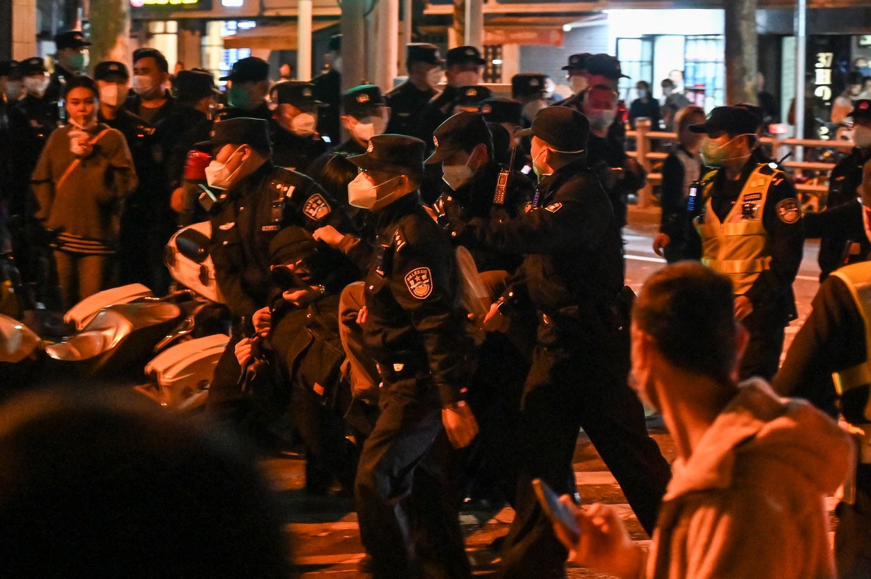 Protestele din China continuă: Mişcările de stradă escaladează în Guangzhou, epicentrul manifestaţiilor