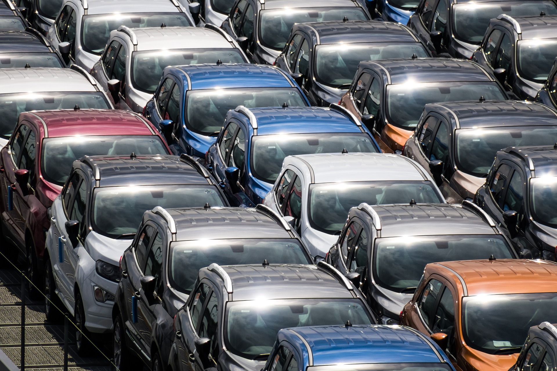 Piaţa auto încetineşte la început de an: Volumul cifrei de afaceri din comerţul cu autovehicule şi motociclete a scăzut în ianuarie, minus 13% faţă de aceeaşi perioadă din 2023