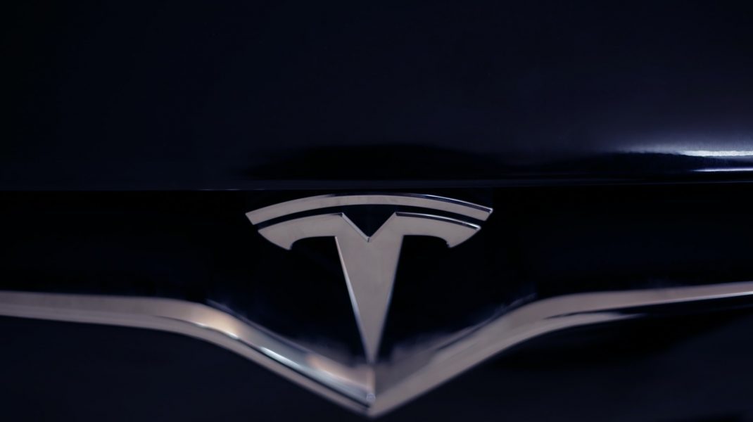 Tesla recheamă în service 3.878 de vehicule Cybertruck