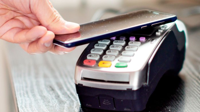 Preţul ascuns al plăţii cu telefonul: banii tăi ar putea fi în pericol dacă foloseşti contactless