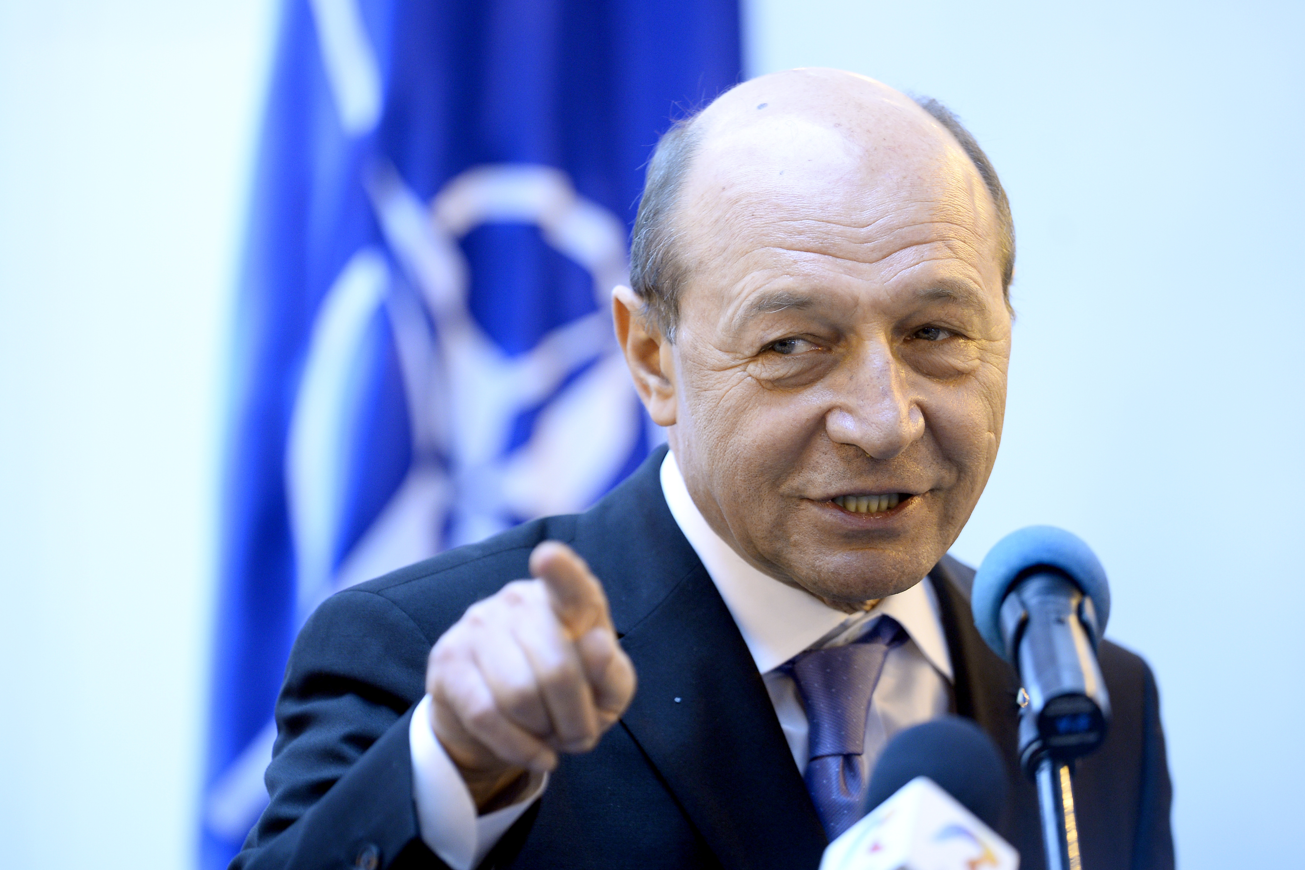 Băsescu: Salariul pe luna aceasta îl donez Partidului Mişcarea Populară