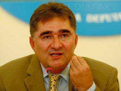 Senatorul PNL Ioan Ghişe demisionează din partid pentru a candida ca independent la prezidenţiale