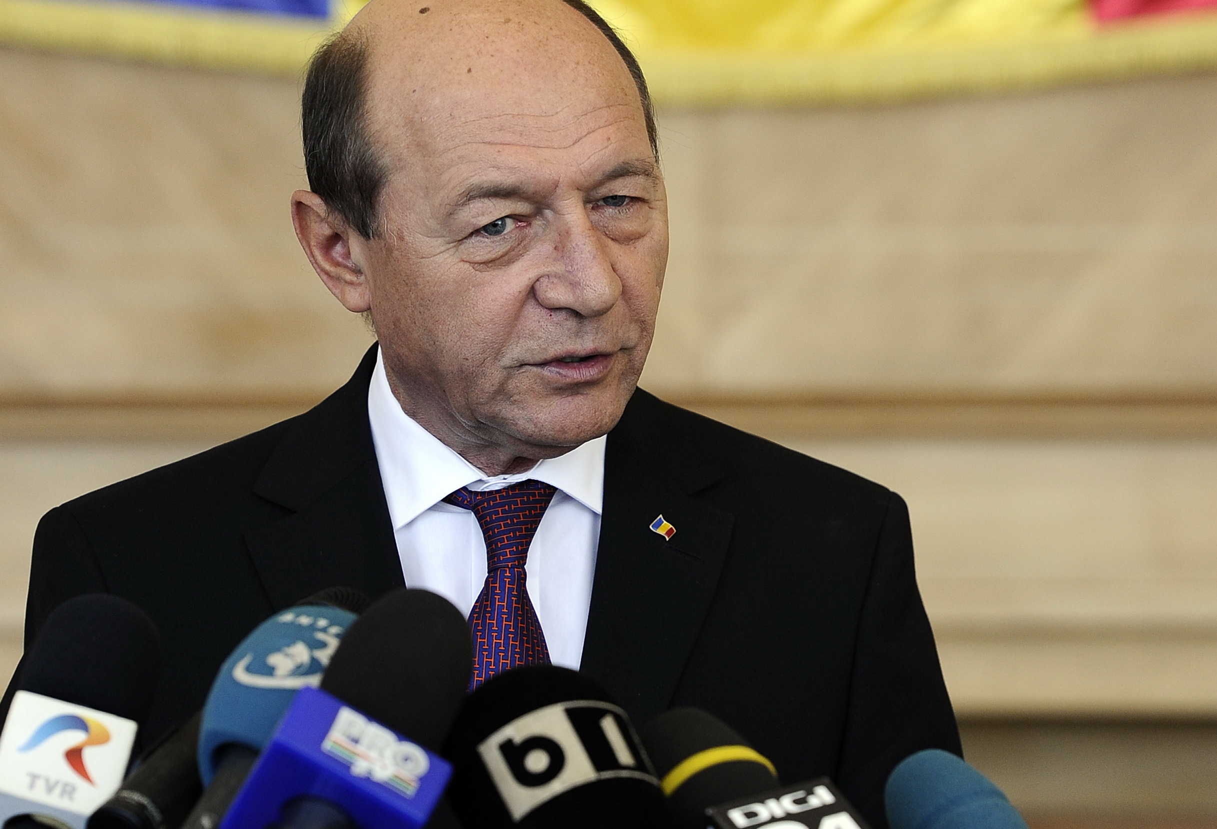 Băsescu: Prevederea potrivit căreia tinerii care nu au reuşit să ia bacalaureatul se pot înscrie la facultate este ”proastă” şi a fost luată ”în folosul mafiei universitare”
